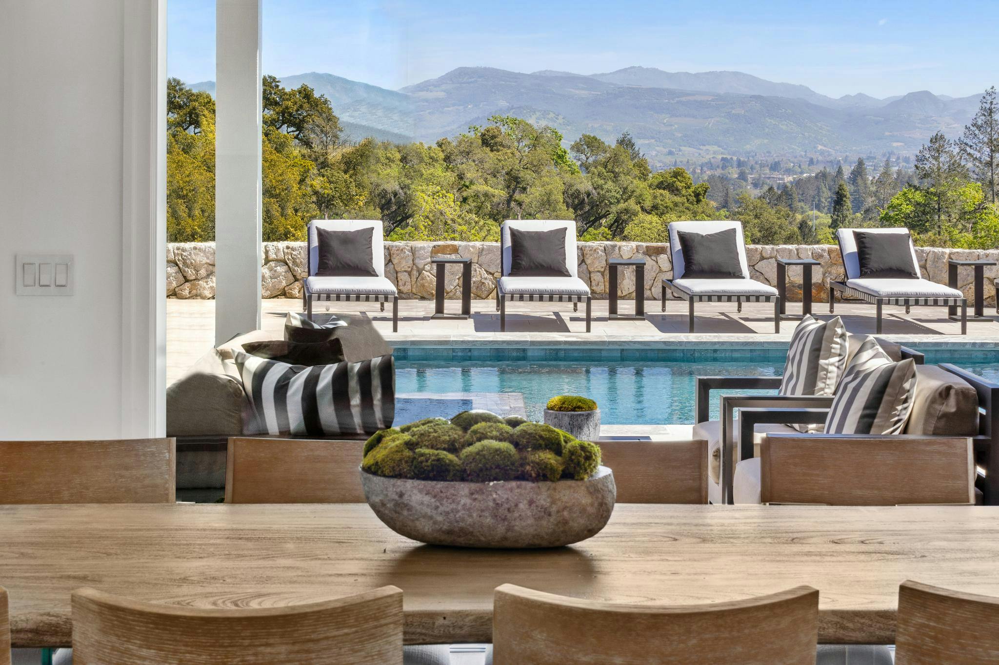 Meridith-Baer-Home-Home-Staging-California-St-Helena-Transitional-Luxury-Homes-Dining-Room-Outdoor